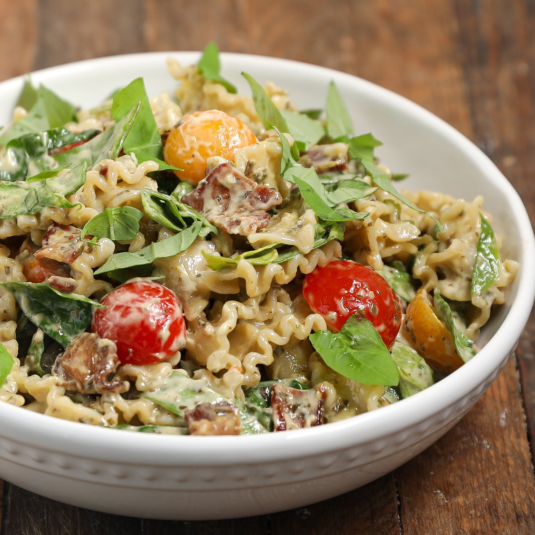 Creamy Pesto BLT Pasta Salad