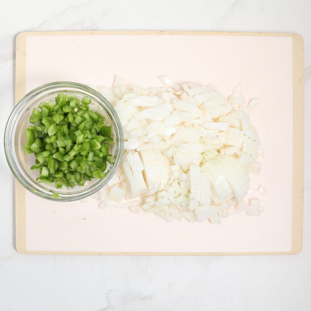 marinara sauce - Dice the onions and green pepper. Mince the garlic.