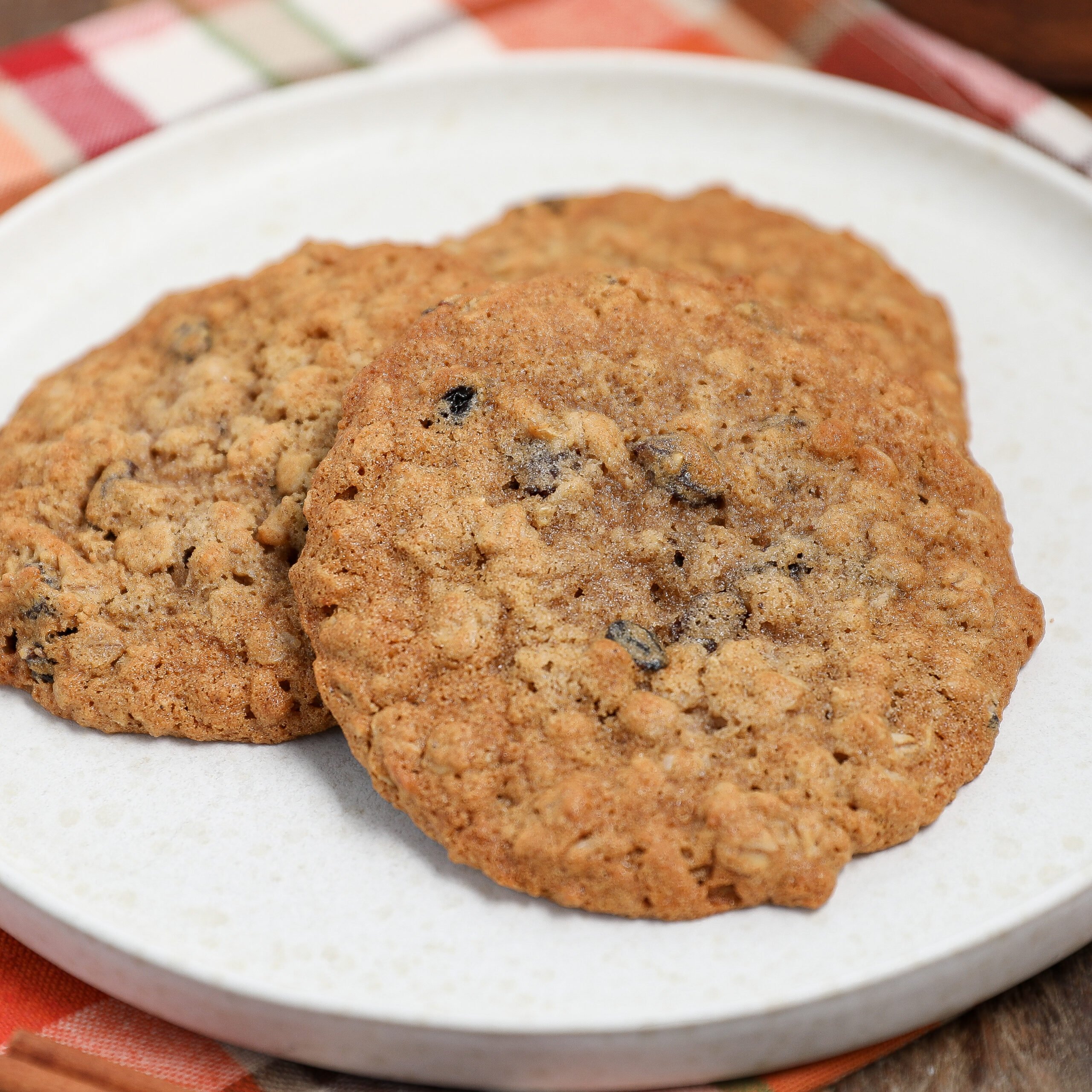 Chewy Oatmeal Raisin Cookies