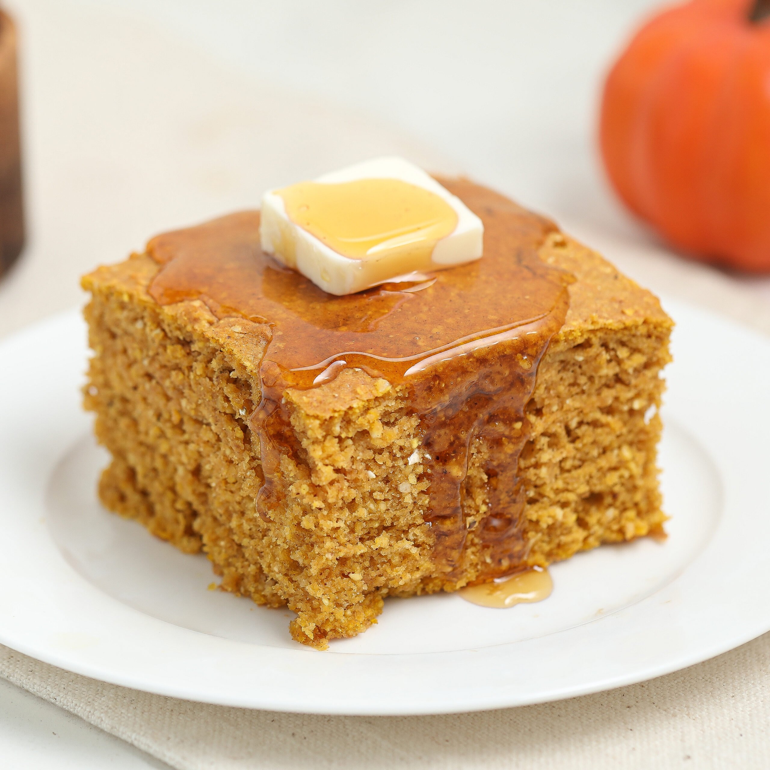 Easy Pumpkin Cornbread with Cornmeal and Pumpkin Purée