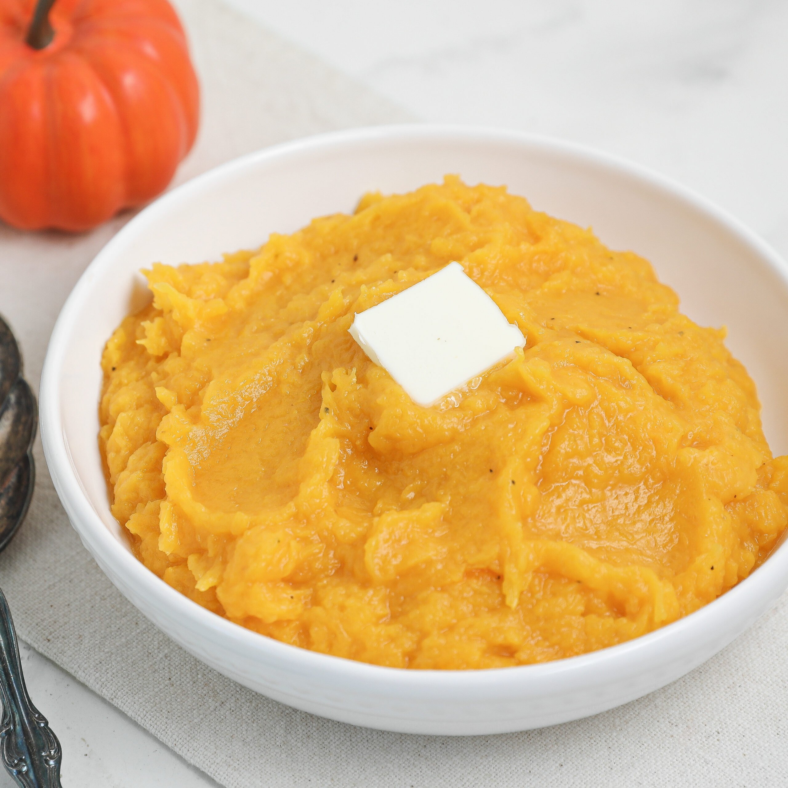 Easy Homemade Pumpkin Purée (Perfect for Pies, Muffins & More!)