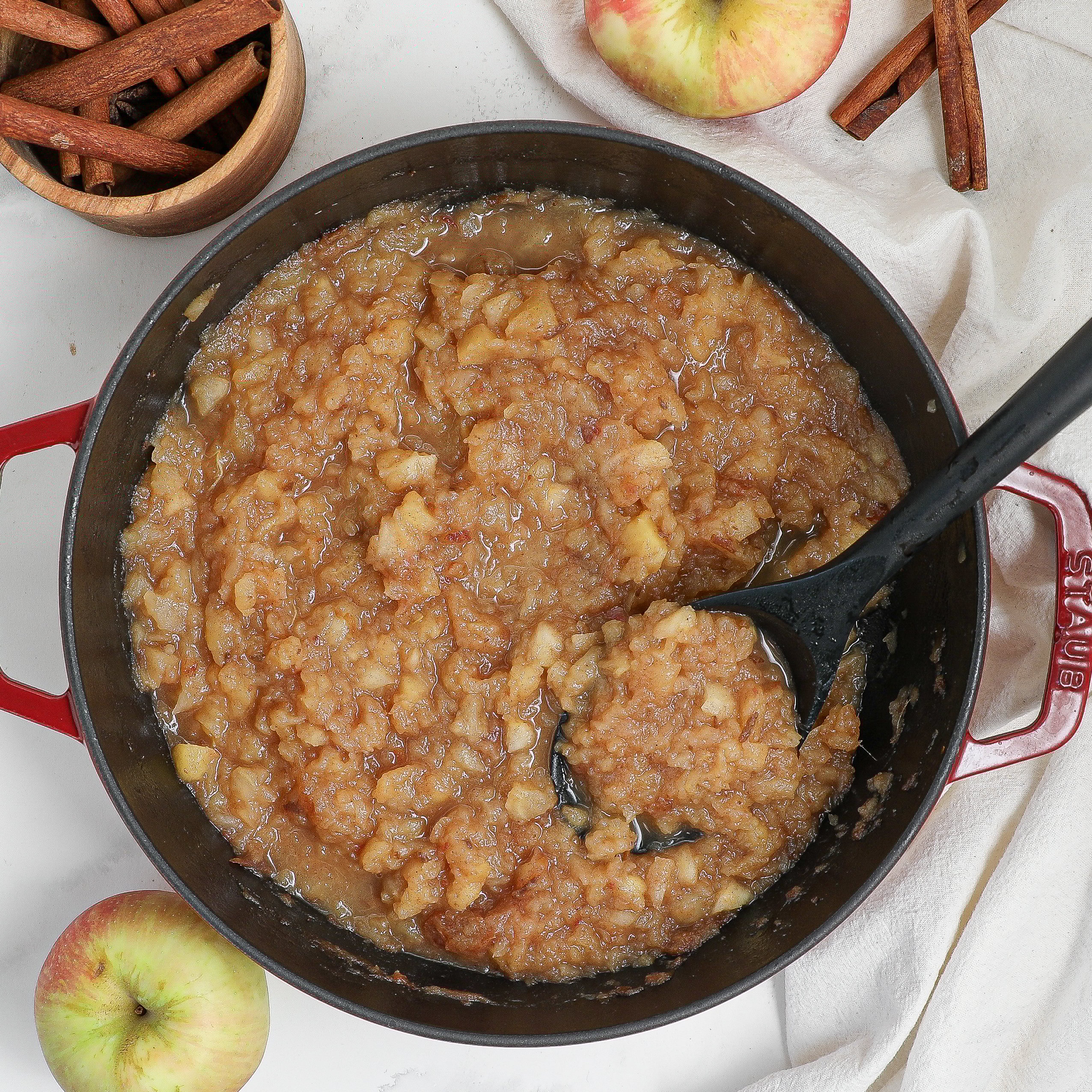 Smooth and Sweet Homemade Apple Sauce (No Added Sugar, Just Dates!)